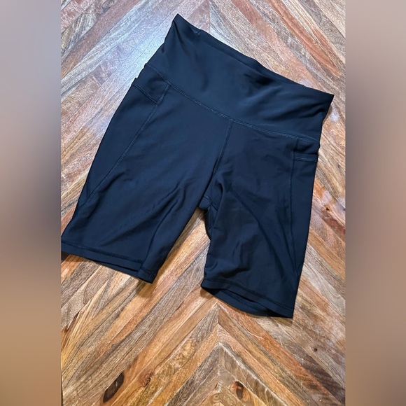 6 pairs of Old Navy Women's Athletic Bike Shorts Black sz L - Picture 4 of 5